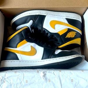 JORDAN 1 white/pollen-black mids great condition